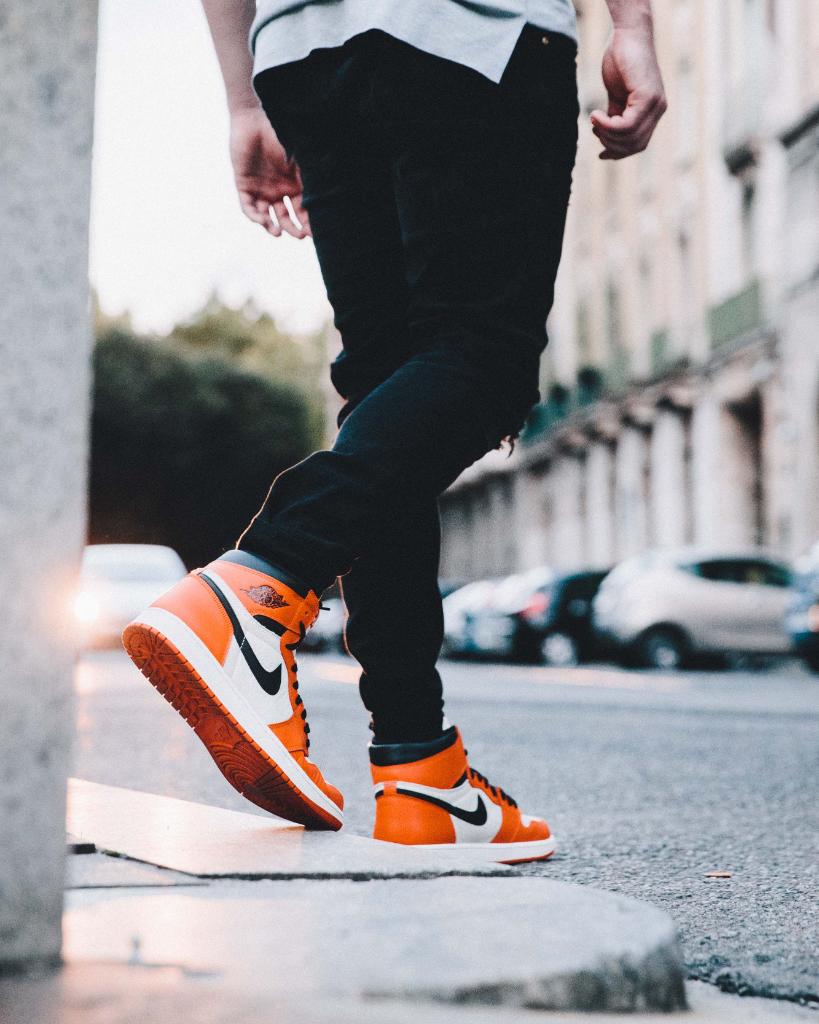 air jordan 1 retro high og shattered backboard away