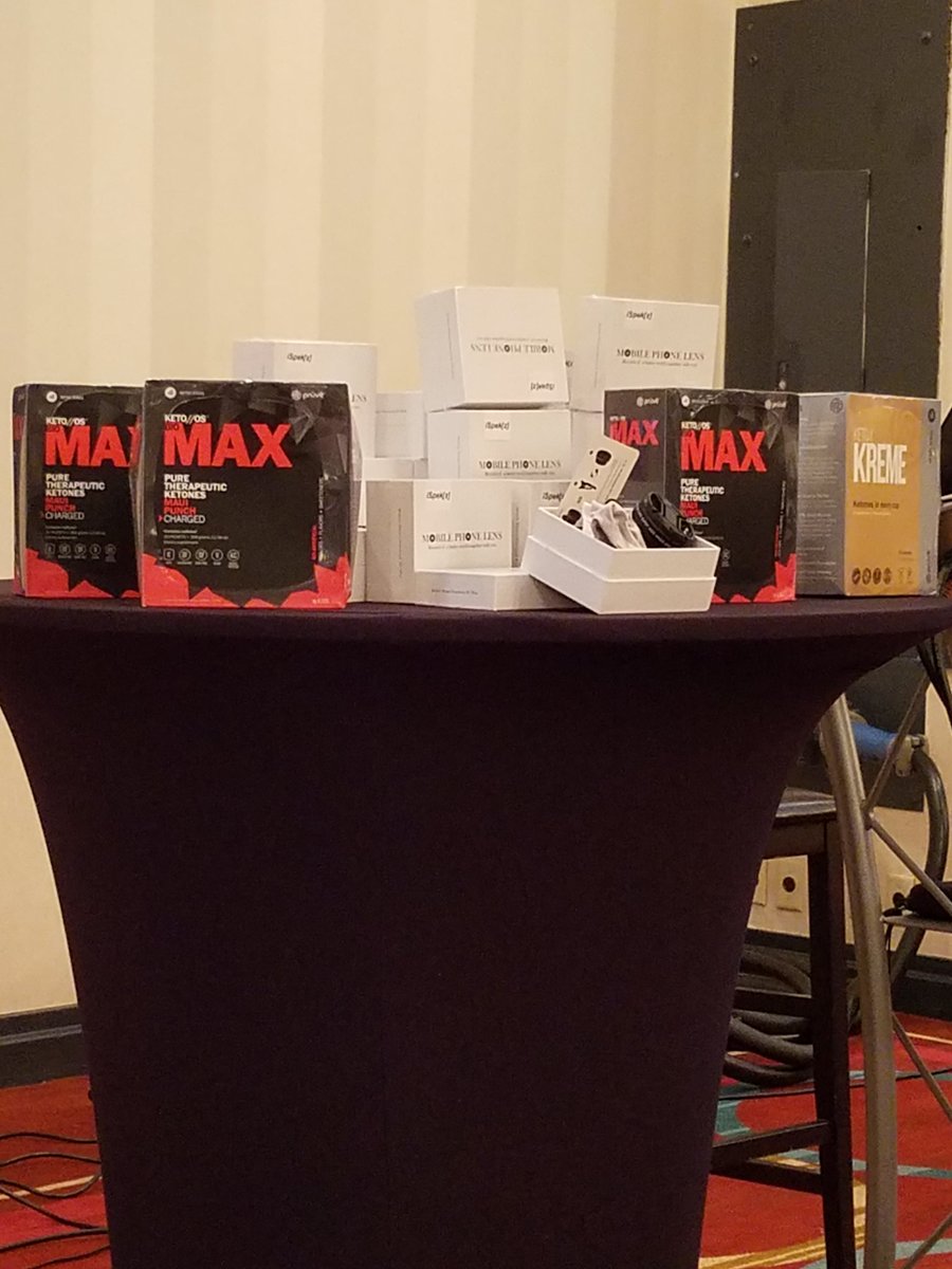 HelenaMerwe's tweet photo. .@adamginsberg teaching us how to sell on .@eBay and .@amazon #internetmastery - what have .@TeslaMotors got to do with this? https://t.co/ohNF4B8bQe