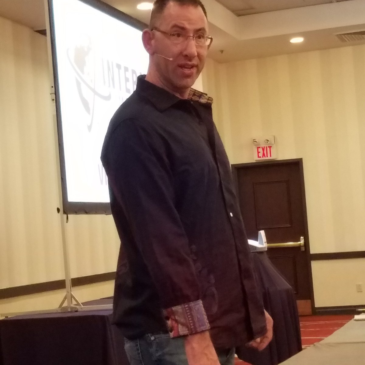 HelenaMerwe's tweet photo. .@adamginsberg teaching us how to sell on .@eBay and .@amazon #internetmastery - what have .@TeslaMotors got to do with this? https://t.co/ohNF4B8bQe