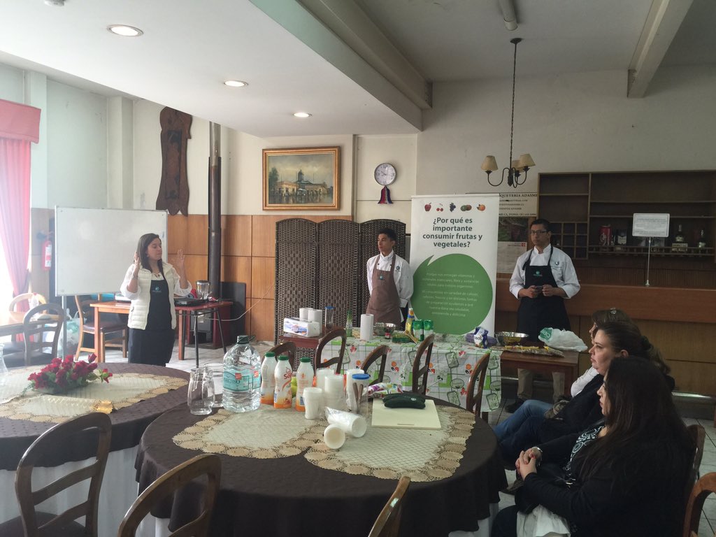 heroescbs's tweet photo. Hoy iniciamos nuestra charla Come Como Héroe diseñada para nuestros brigadieres. Nos preocupamos por tu alimentación #hdcjunior @cbsantiago https://t.co/CTZoHYvlIf