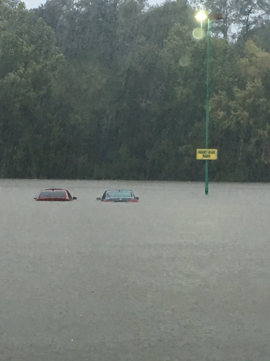 postandcourier's tweet photo. Water rescues underway in some areas as #HurricaneMatthew batters #Charleston with rain, pushes water inland. https://t.co/AnYfCeDM8F #chswx https://t.co/Hvy810Rw5J