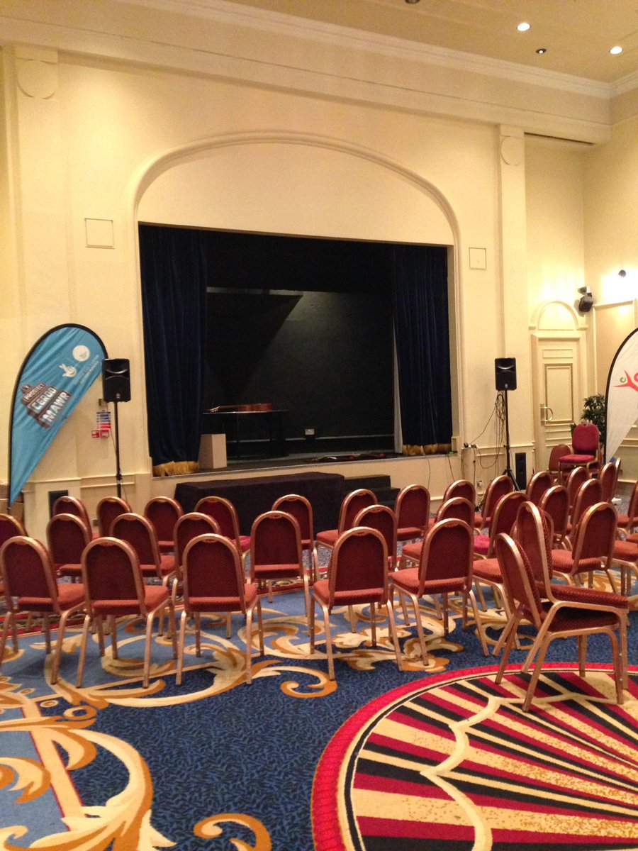 EvanDavis0's tweet photo. Preparing the stage for open mic! @bigmusicUK @youthcymru #openmiclivecdd #BigMusicCDD https://t.co/SHdYzrKQ5t