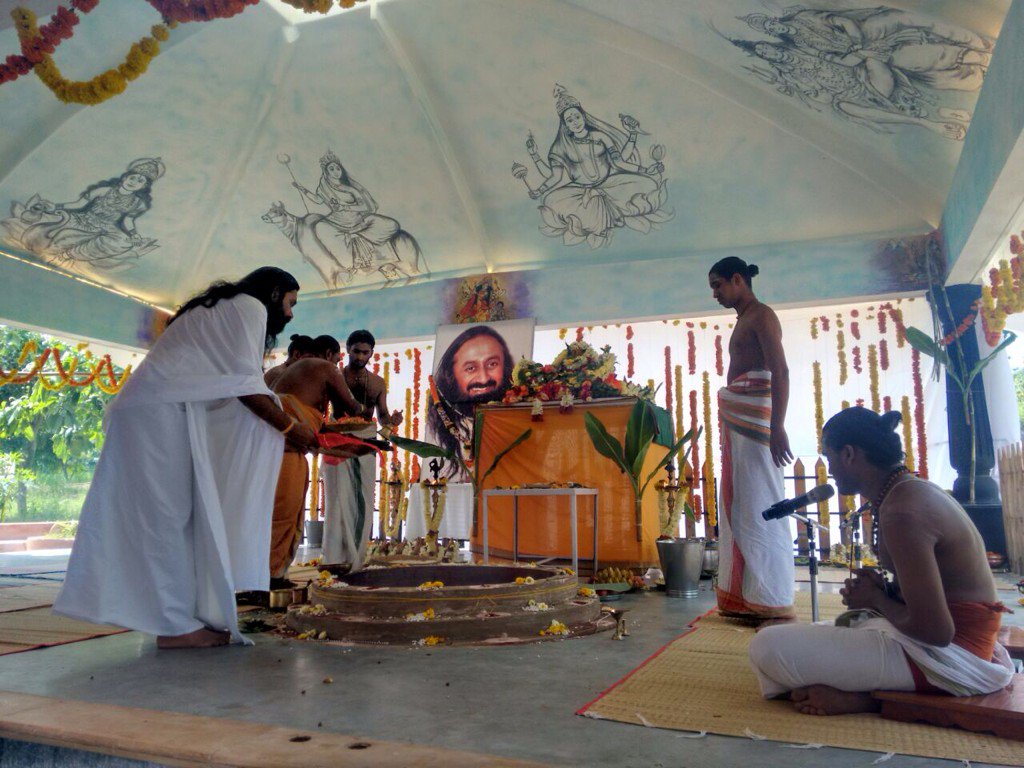 VandanaDaftari's tweet photo. Day -7 Sri Maha Rudra Homam-Sri Chandi Homam @ArtofLiving Triveni Ashram #Pune in the presence of @AOLSwamiji https://t.co/ZCxPIvdqUL