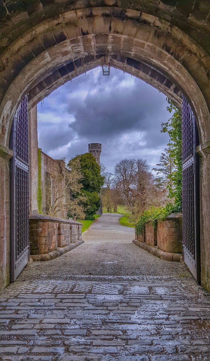 ItsYourWales's tweet photo. Marilyn with this brilliant shot of 'The Barbican Arch' Penrhyn Castle, Bangor - A wonderful #welshgem courtesy @madmaz2112 https://t.co/o8Nd3hR4h5