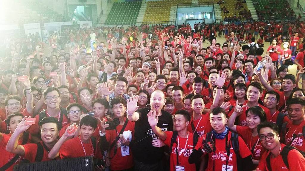HistoryAsia's tweet photo. Hello!  #CanonPhotoMarathon off to a great start in Hanoi @askmott #PhotoFaceOff #HistoryAsia https://t.co/gGbzD4XdB2