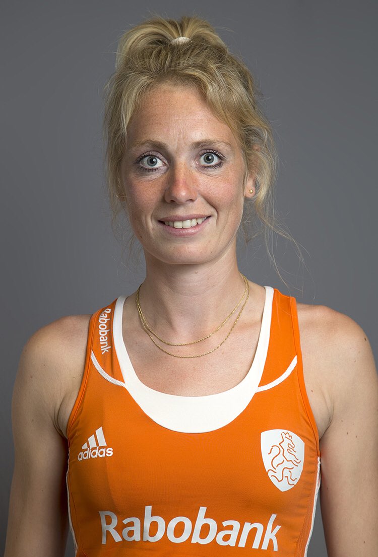 Tophockeyster <a href="/WillemijnBos/">WillemijnBos</a> heeft haar gedragen wedstrijdshirt (finale #OS2016) beschikbaar gesteld voor #REMER. veiling.catawiki.nl/kavels/8035173…