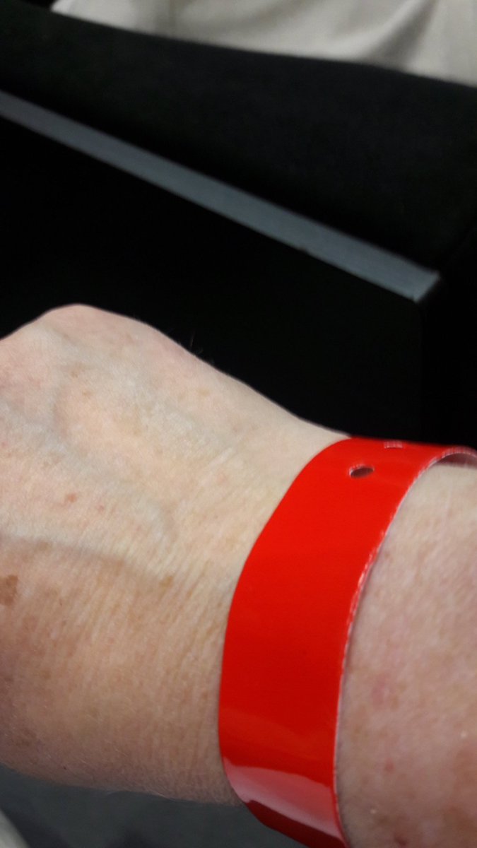 Airiartsorhondo's tweet photo. J'ai mon bracelet rouge #hackathonsante @LePointInnov merci @jfcarrasco @orangebusiness @OrangeSante https://t.co/1RZZAVqrF6