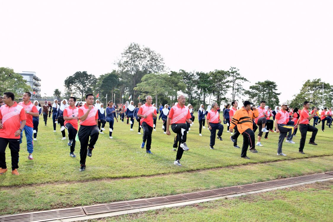 razrin16's tweet photo. #HariSukanNegara peringkat Sekolah Henry Gurney, Telok Mas, Melaka seramai 350 kakitangan dn penghuni menjayakannya. https://t.co/nhKDxvt0eU