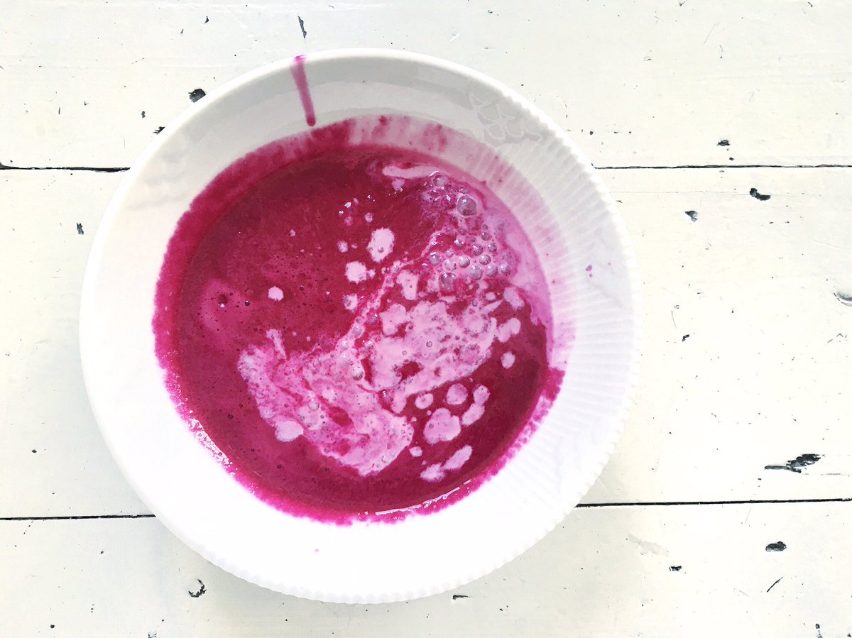 the_hardihood's tweet image. Pre-dressed pinkie bowl. Beetroot berry smoothie : beetroot, raspberry, strawberry, schizandra, hemp seed, almond milk #beetrootsmoothie