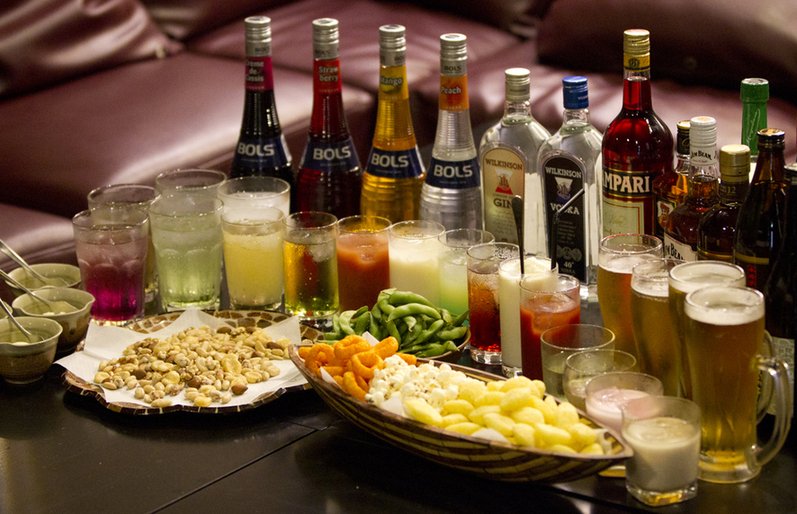 【１０月１０日よりShangri-La大感謝祭】
☆月曜〜土曜１５：００〜１８：００はお部屋代０円！！！
１８：００〜２０：００はお部屋代５００円！４０種類のドリンク飲み放題！！
全プラン持ち込み可能です＾ー＾