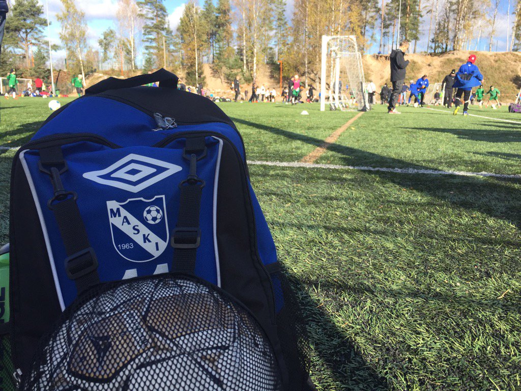 ThellstedT's tweet photo. #kentänlaidalla #futis #Maski https://t.co/81CqIIs4Q8