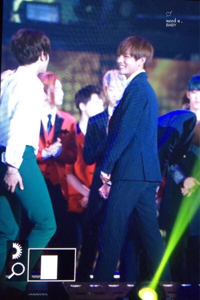 kthjjg's tweet photo. taehyung loves baekhyun hyung so much and you can see it in his eyes, it's adorable omg https://t.co/l4KC6cs19W