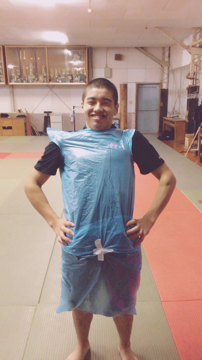 k_tai4's tweet photo. 観察１ヶ月4日目、雨になったらゴリラからかっぱに変身した。雨の中もスイスイいけそうだ。 https://t.co/4qW9u3kh9s