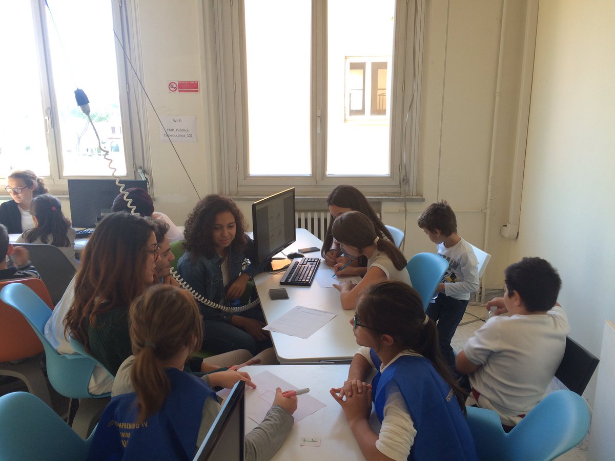 Francy0984's tweet photo. La scuola del futuro si costruisce insieme, grandi e piccoli alla #cittaeducativa di @Roma @fmdigitale #piw2016 https://t.co/luceO1GIau