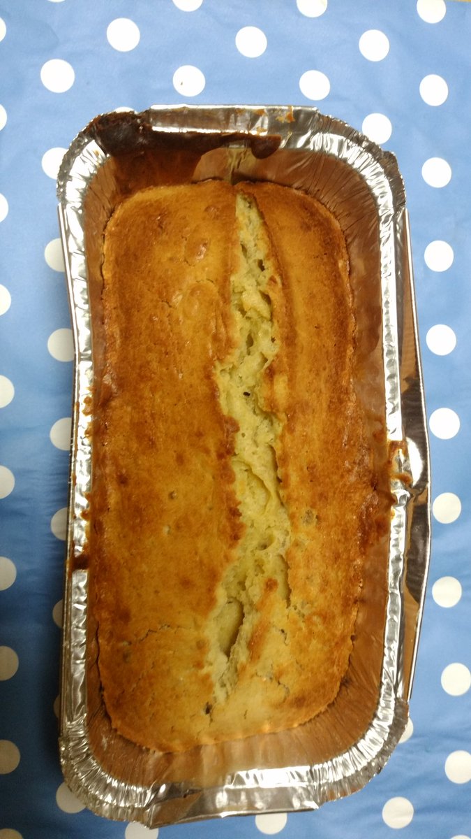 高橋ザムザ 実家から山栗を貰ったので 茹でて砂糖と蜂蜜 水で煮てマロンペーストを作り 甘さ控えめの生地のパウンドケーキに混ぜてみました しっとりして香りが良くて凄く美味しい