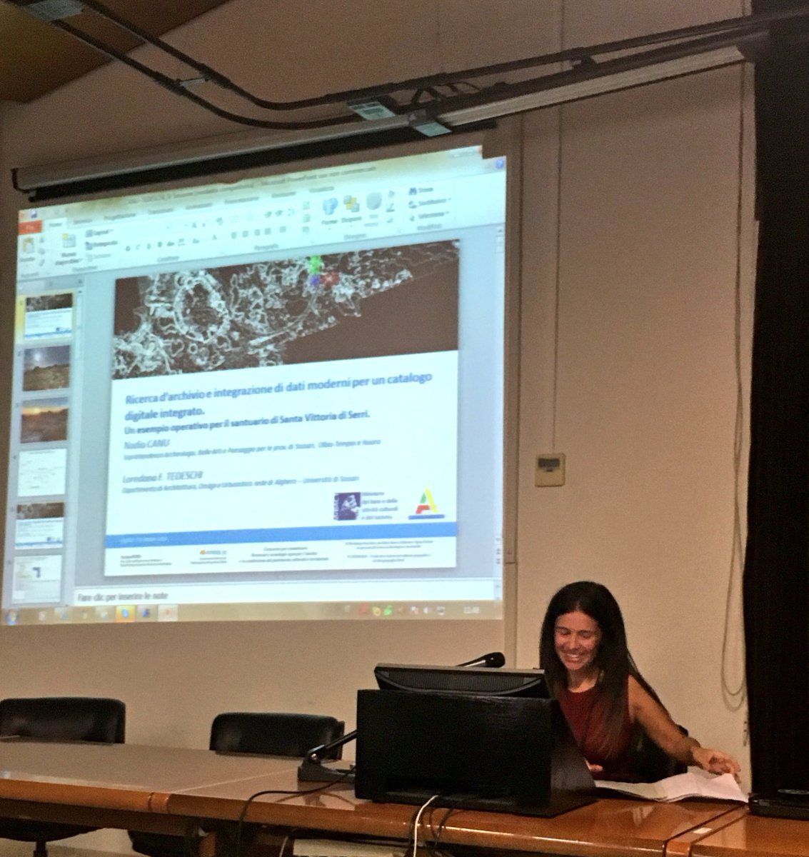 OpusPaulicium's tweet photo. Momento #archeognock ad #ArcheoGFOSS2016: @NadiaCanu parla delle ricerche sul Santuario di Santa Vittoria di Serri. #ArcheoFoss https://t.co/IKMDi7o6WD