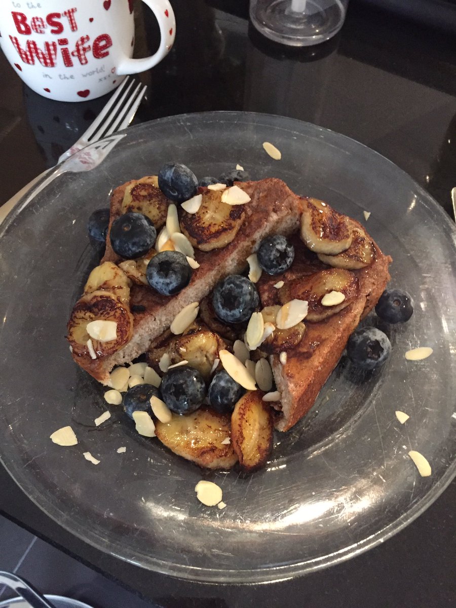 PaulCurty's tweet photo. Smashed out my early morning @thebodycoach hiit session. Now carb refuel. OMG Cinnamon French toast. #Guilteeeee https://t.co/jFNVwvslsY