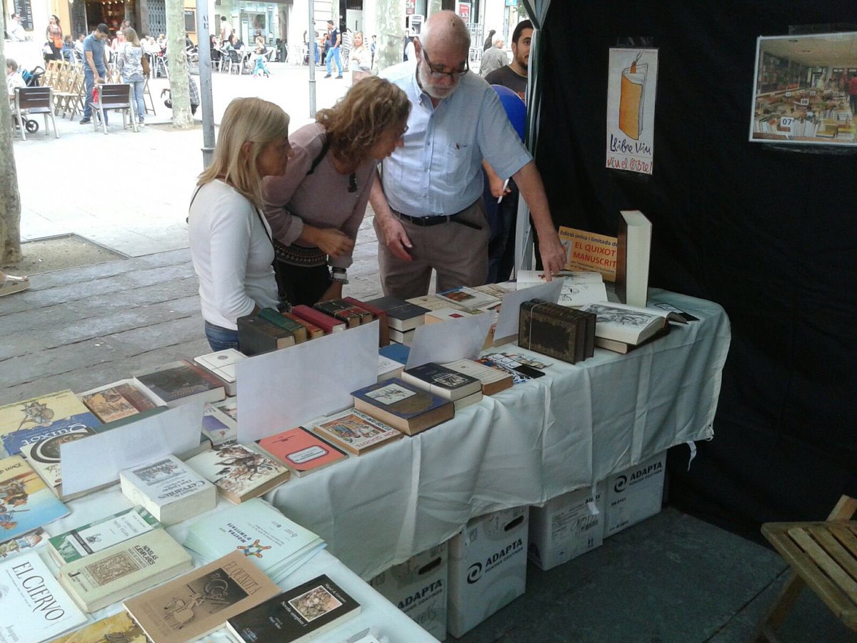 LlibreViu's tweet photo. Avui Parada de llibres a la Mostra d'Entitats de Mataro, amb recull de Quixots en el Xé aniversari de @LlibreViu https://t.co/SqA2oWlfwt