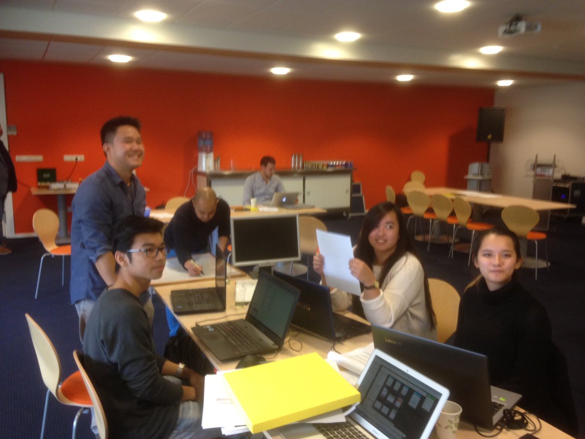 KoersKarin's tweet photo. Team van start met casus #Domesta bij Hackathon circulaire economie bij Area reiniging in Emmen! #hackathonce https://t.co/UFH0STn6WD