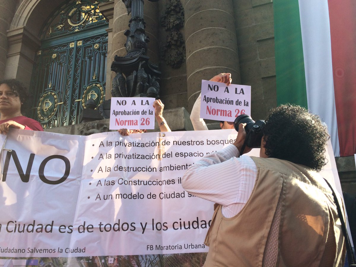 RedUrbanaCDMX's tweet photo. .@patriciamercado @ManceraMiguelMX @Felipe_CDMX La guerra de los ciudadanos contra Gob corrupto e IP voraz y sin RespSocial. Ccp @JohnMAckerman https://t.co/1itKsrh5xg