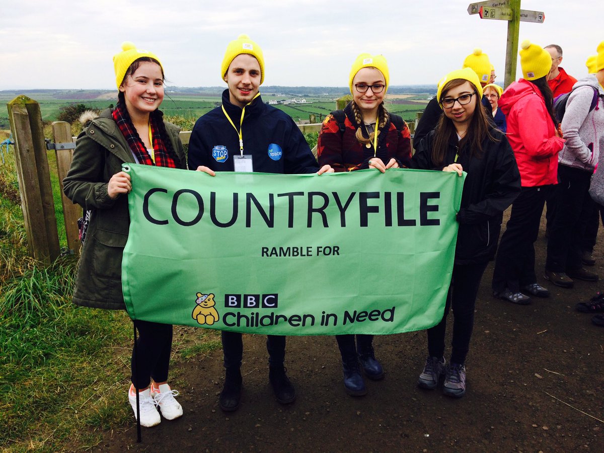 Els_Main's tweet photo. That's a rather big green flag! Members of the @BBCCiN NI Youth panel on the @BBCCountryfile ramble #giantscauseway https://t.co/zrAH6YYTCi