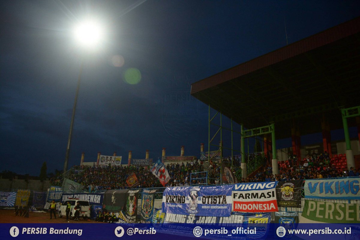 persib's tweet photo. Makasih atas dukungan #BobotohTerbaik . #PERSIB akan berjuang untuk kalian, doa na ti sadaya #PERSIBday #3poin https://t.co/bSpqZti1cM