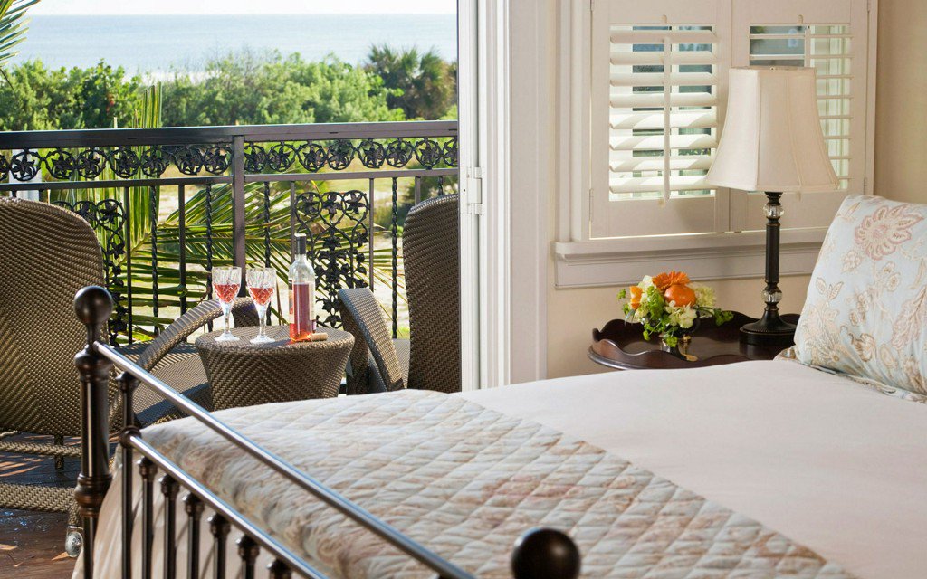 TravelLeisure's tweet photo. This hotel program gives the most bang for your buck. https://t.co/VtPY2t4k9r https://t.co/wXvQzcBrFf