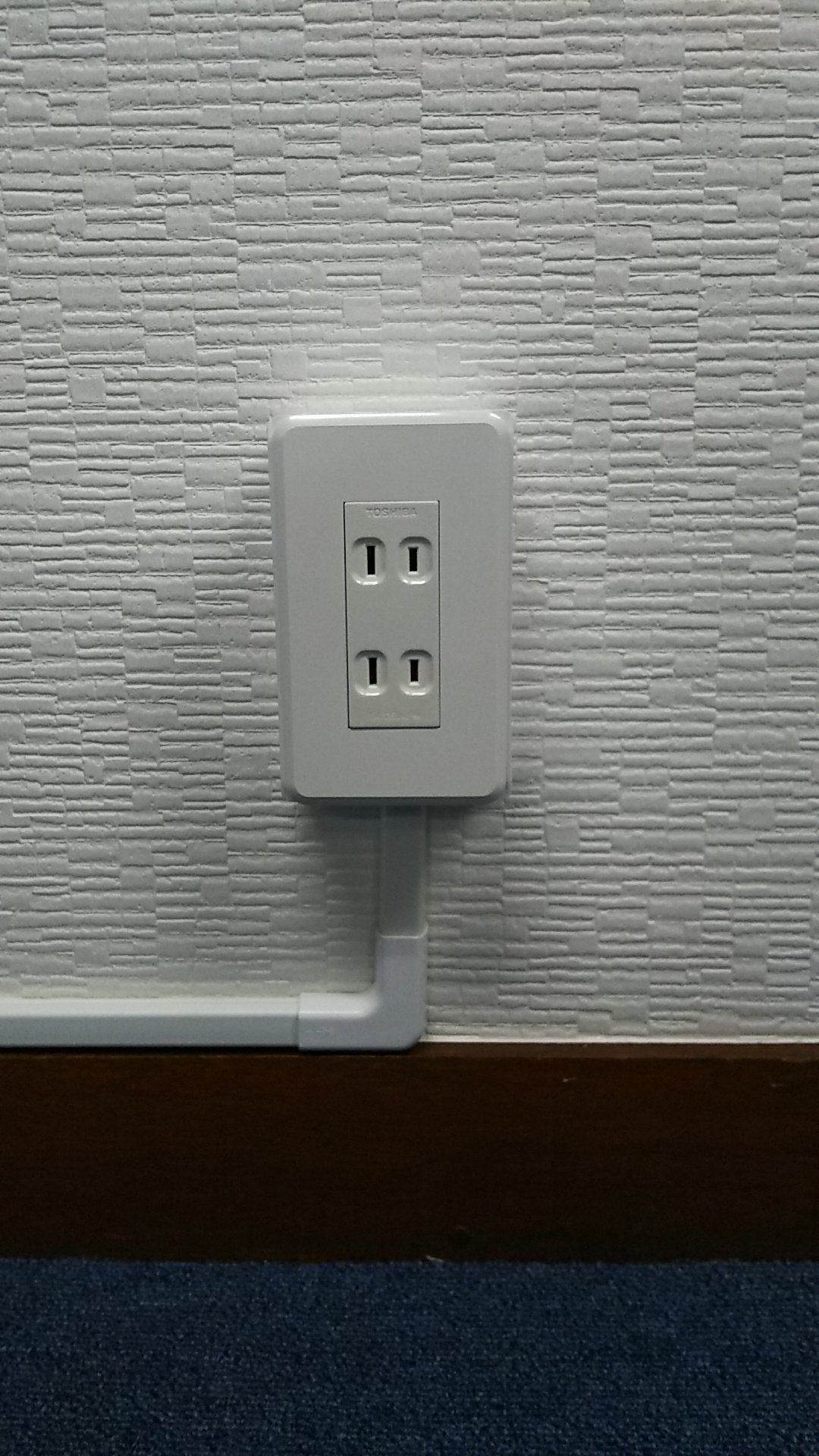 野沢電気 Auf Twitter コンセントの増設です とある企業様からのご依頼でコンセントの数を増やしたいとの事だったので見た目も美しく増設しました ちょっとした段差はモール用ジャバラで美しく 野沢電気は見た目にもこだわります 栃木県 小山市 野沢電気