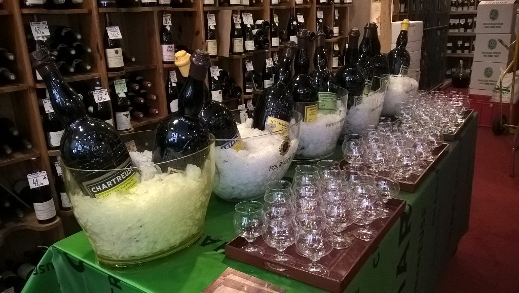 delachartreuse's tweet photo. Les #chartreuses en dégustation chez Bossetti @FousDeChartreuse https://t.co/akAPqg7xCL