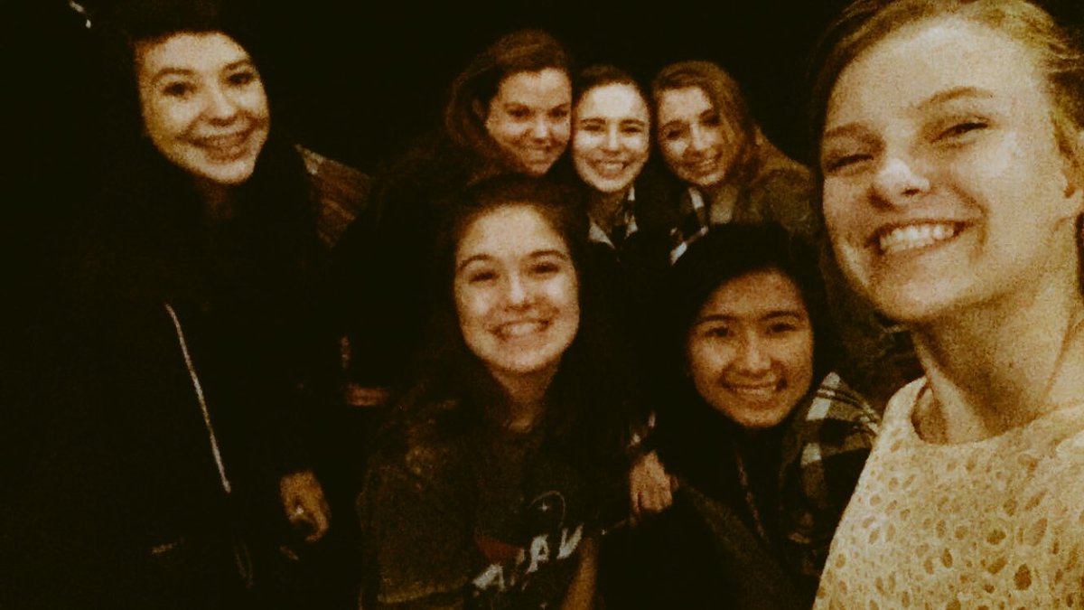 banana_hannnah_'s tweet photo. These lovely ladies make my life so much better❣ #selfiewithadrifter #driftersonbroadway https://t.co/RQgQ89LYYy