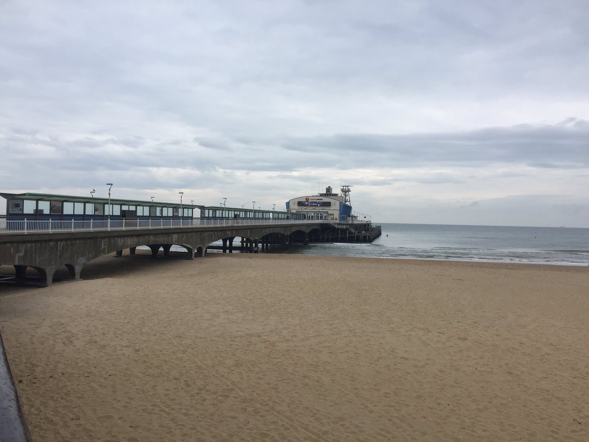 TheMommaCEO's tweet photo. Breakfast on the beach #Bournemouth #JPBourn16 https://t.co/ILGbCg0Rwx