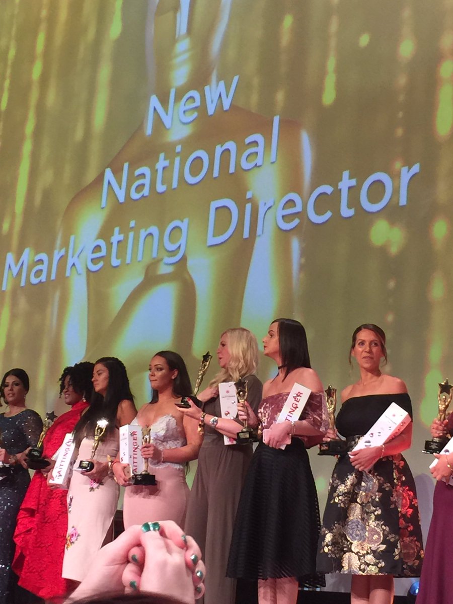 TheMommaCEO's tweet photo. New national marketing directors!! Congratulations guys!! 🎉🙌🏼🍾 #JPBourn16 #oscars #awards #recognition https://t.co/gksAjvf6SW
