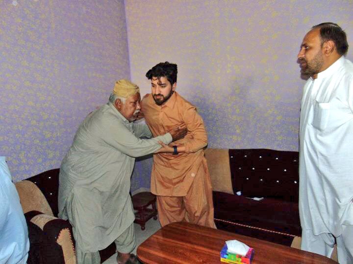 PppJiyala's tweet photo. @ChairmanMatiari @MakhdoomFZaman condoled wth GhaniMemon on demise of his wife in Khyber Town
#MakhdoomOfHala #WithPpl #YoungestChairman https://t.co/RcC8zCHGkV