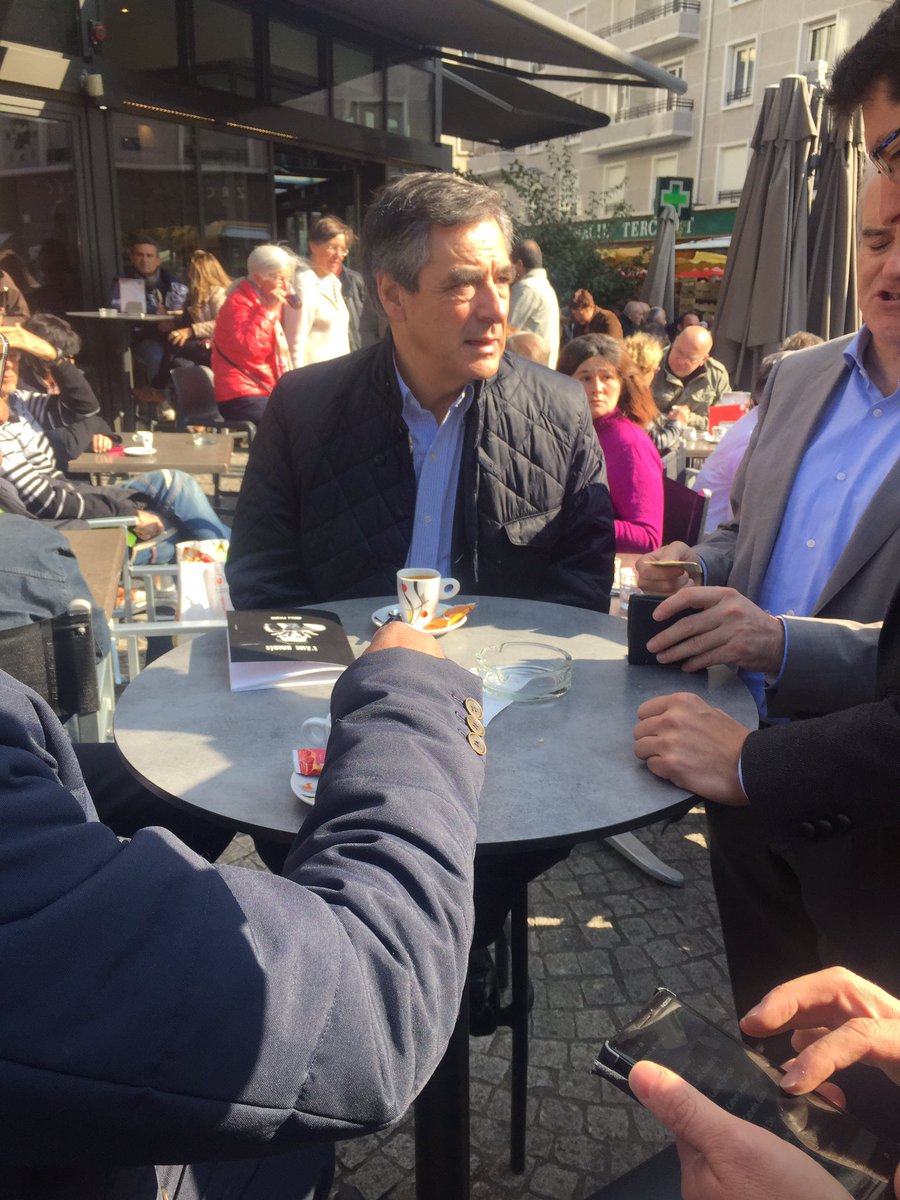 ROMAINCOPPET's tweet image. Knyha moja u premira Francuska