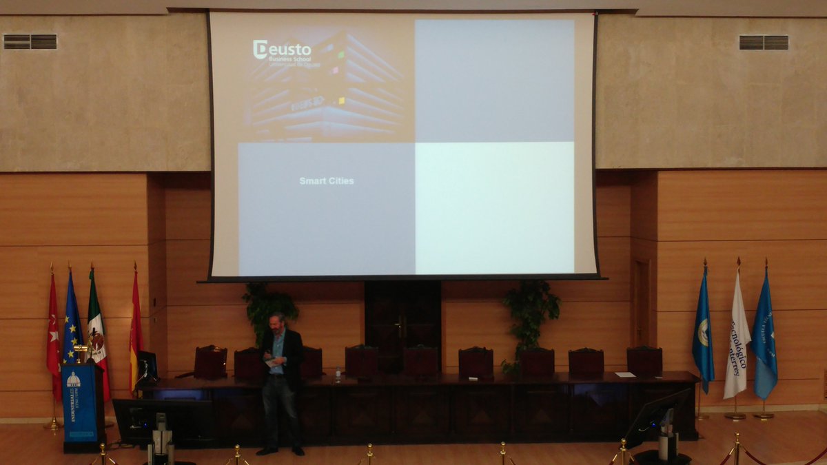 EncuentroEXATEC's tweet photo. Hablamos de #Smartcities, expone Francisco González Bree de @deustoDBS #EncuentroEXATEC #ThinkGreenEXATEC https://t.co/X0QwpNwIVO