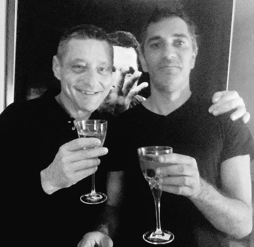 ROMAINCOPPET's tweet image. Tak Premier s Francuska dostal knyhu od juraja pleska