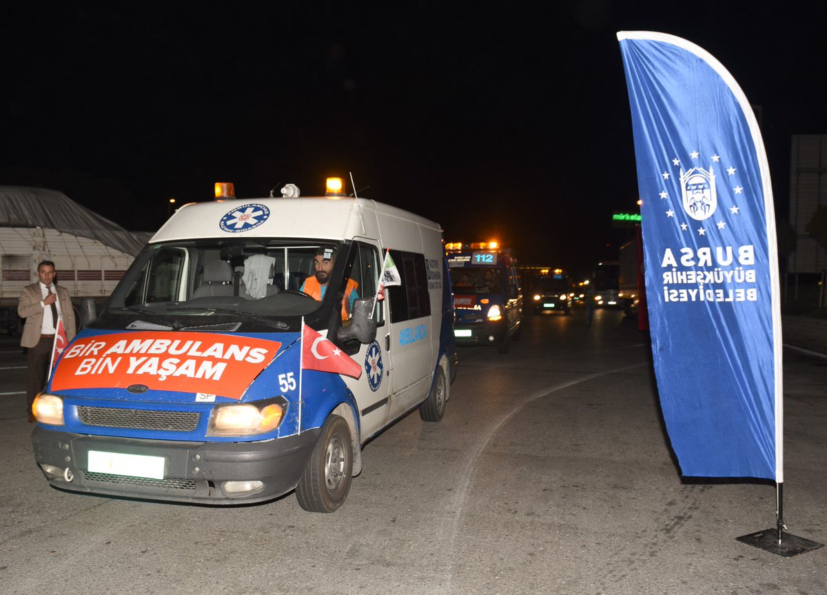 bursabuyuksehir's tweet photo. Katkıda bulunduğumuz 10 ambulansın da aralarında bulunduğu 24 ambulans, Sağlık Bakanlığı, Kızılay ve Afad denetiminde Suriye’ye yola çıktı. https://t.co/Tap3zR9U37