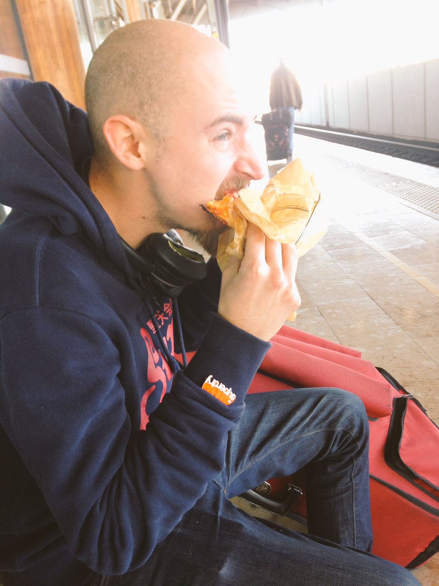 Cool concert hier soir #lefestivaldelachansonfrancaise! Retour à Paris pour <a href="/MathVj/">VJMath</a> ! #lapizzachaude