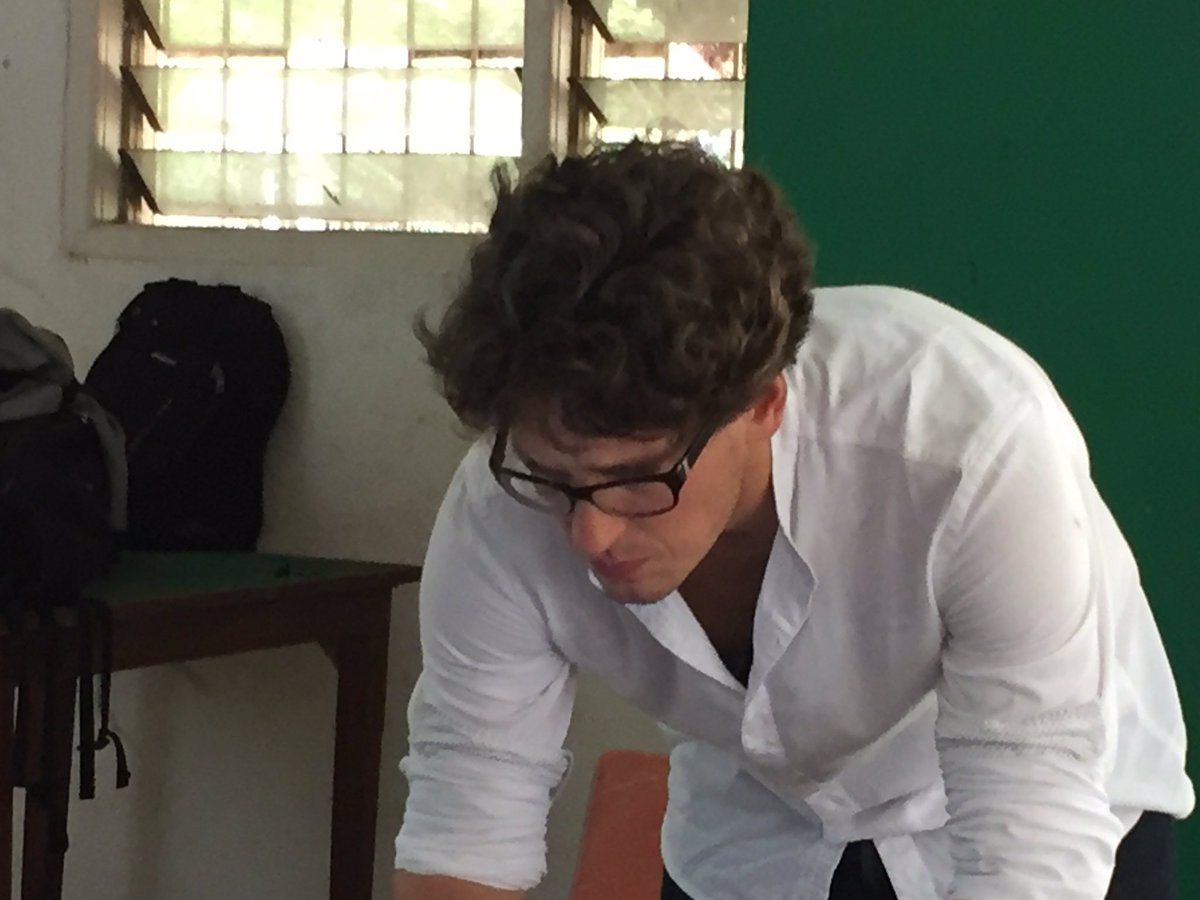 osmguinee's tweet photo. @nicolas_chavent du @ProjetEOF explique les raisons de l'organisation du #Maphaton centré sur Haïti. #Map4CIV #Bouake #CycloneMatthew https://t.co/pJaNzO5XbX