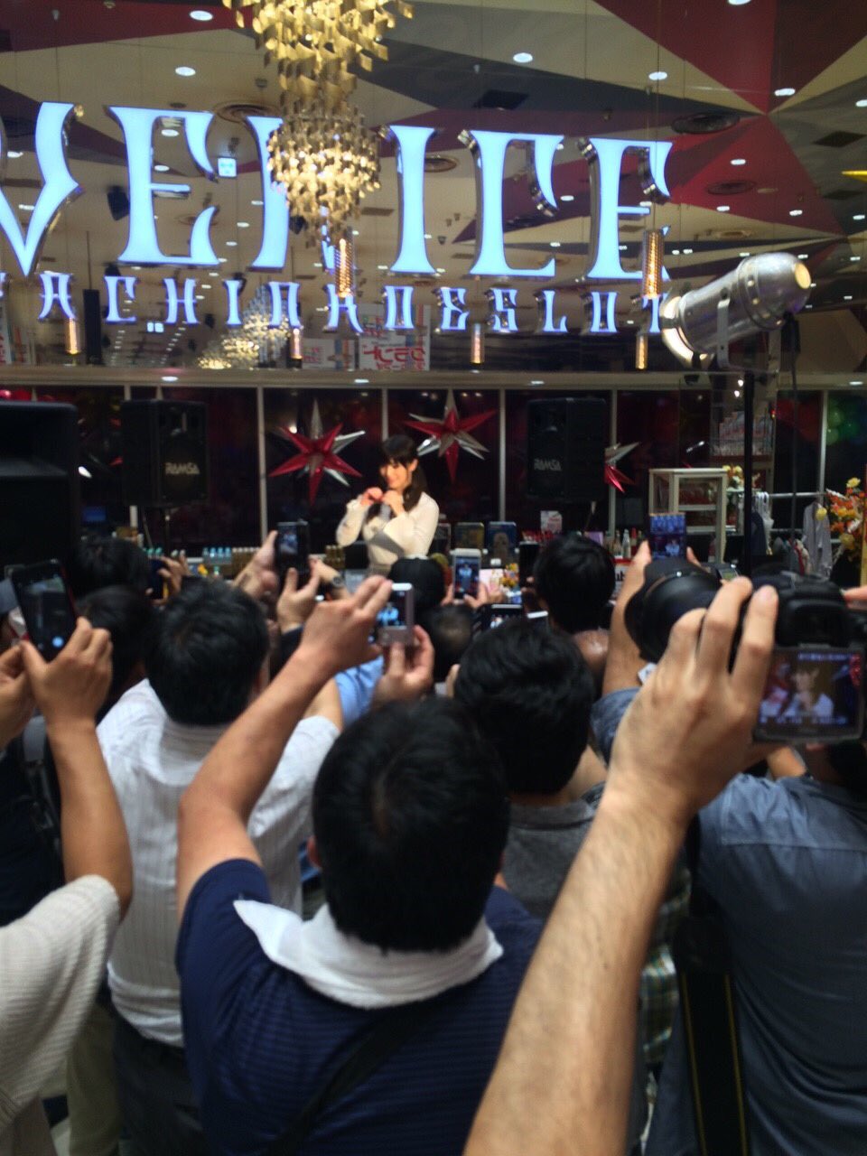 ট ইট র 高橋しょう子 ベニス東大阪店さんの トーク ツーショット会にも 大勢の方が集まって下さいました 嬉しいー 次は 来週15日 16日に大阪イベントがあるから また会いにきてね T Co 6lhprzpkni ট ইট র