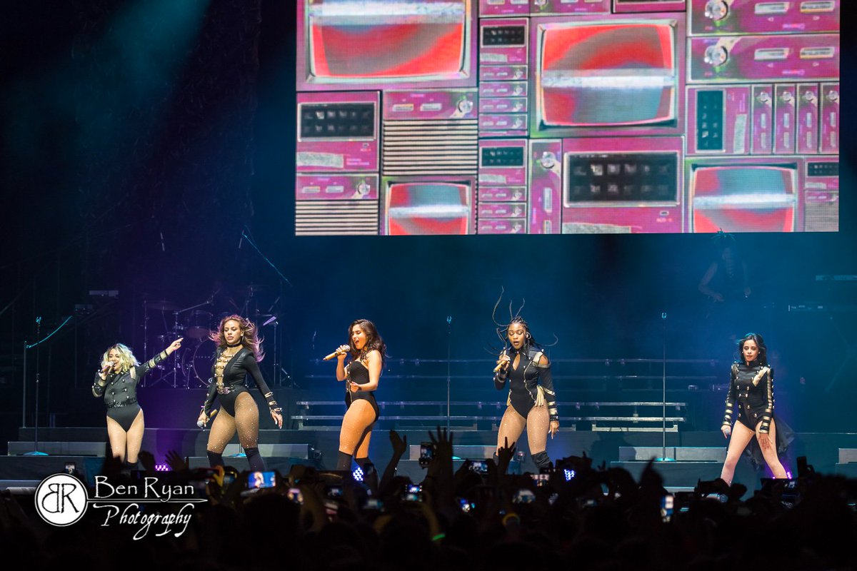 LiveNationBE's tweet image. Some cool live shots from @FifthHarmony in Dublin! See you on Saturday 29 Oct, girls! 💖👯👯 #727Tour Tickets &amp;amp; info: goo.gl/lYZSKG
