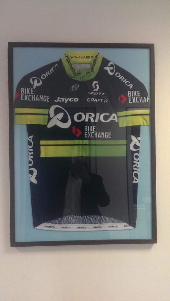 ThePelotonClub's tweet photo. What a super jersey. Thanks @ORICA_BE for the visit. Can't wait until 2017. #orica #party #hospitality #Italy #France #Belgium #UK https://t.co/zhOBCxOrJc
