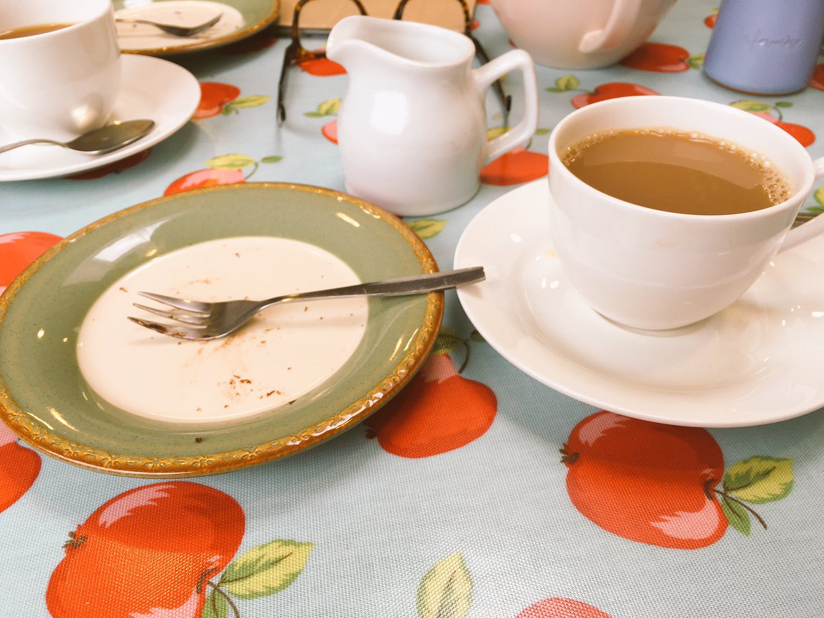smithsarch's tweet photo. @AtStroodShop nice chocolate brownie and cup of tea https://t.co/et2WddmS3J