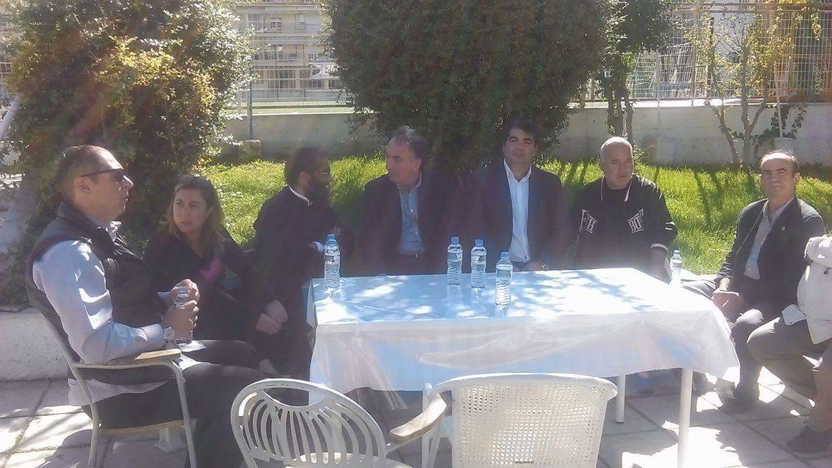 kalafatis_st's tweet photo. Καφές με φίλους στο γήπεδο του Αχιλλέα #triandria #entaxei https://t.co/Wqf7nsFXRC