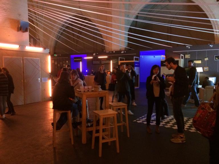 MarieSavoret's tweet photo. Ce soir, 21h30 à la #FABzone, @VieSauvage_ & Bobo.Dosmil s'affronteront dans une nouvelle battle silent disco. #FABfestival #bordeauxmaville https://t.co/3pd5kuHRoc