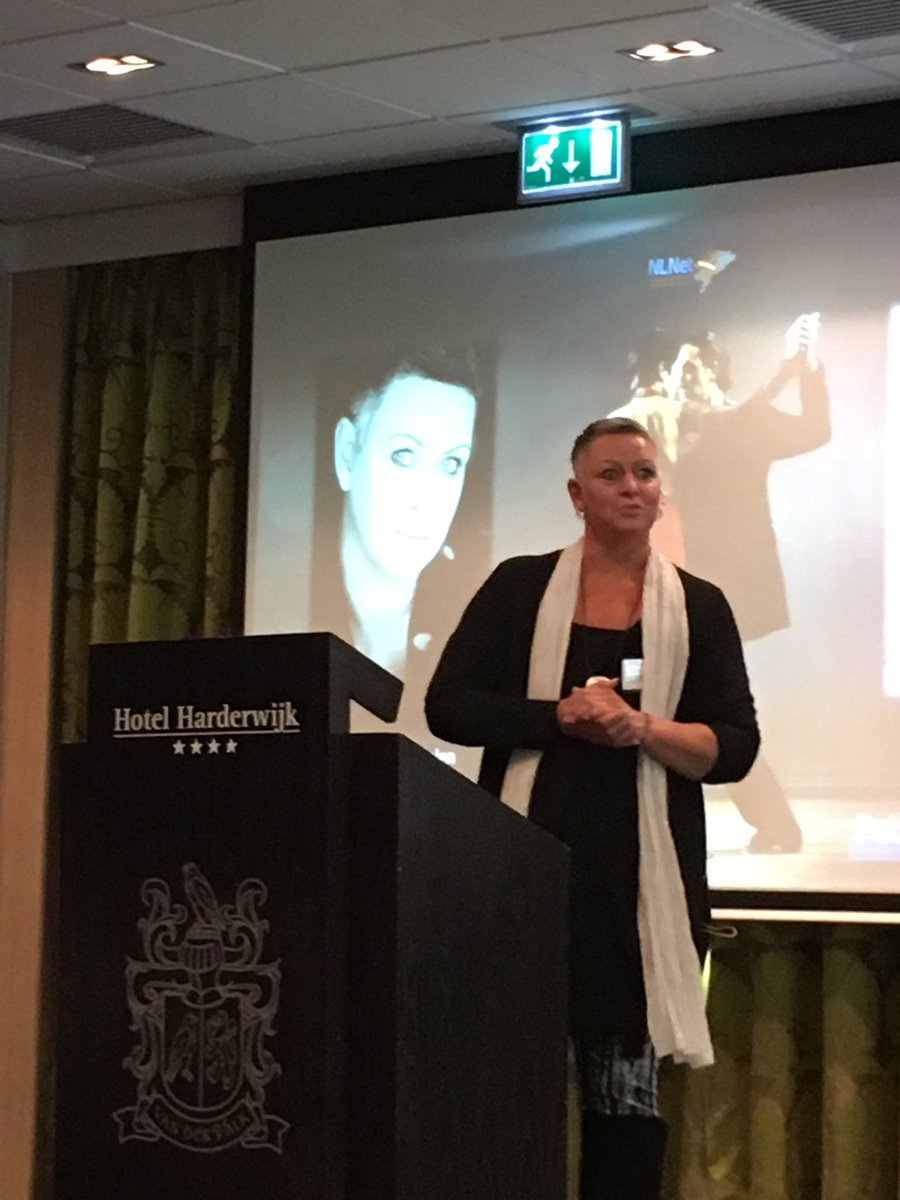Sanne van Soelen <a href="/ZilverenKruis/">Zilveren Kruis</a> spreekt als professional en ervaringsdeskundige op jubileum #NLNetcongres - #Lymfoedeem verdient aandacht!