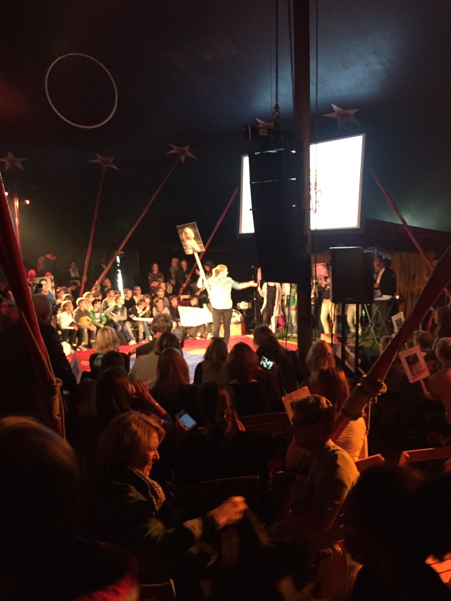 Indrukwekkende opkomst van de genomineerden verkiezing #lvtj2016 #lerarencongres2016 @Onderwijscoop <a href="/Leraarvhjaar/">Leraren van het Jaar</a>