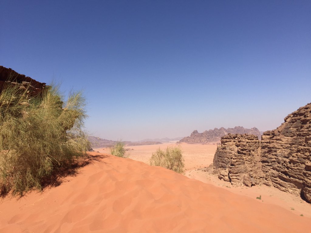 Fokna_Menak's tweet photo. وادي رم قطعه من قلبي  #WadiRum 
#HuaweiLevant #NovaPlusRum 
وتجربة الهاتف الجديد من هواوي بالكاميرا المرعبة https://t.co/vIGipIpw2K