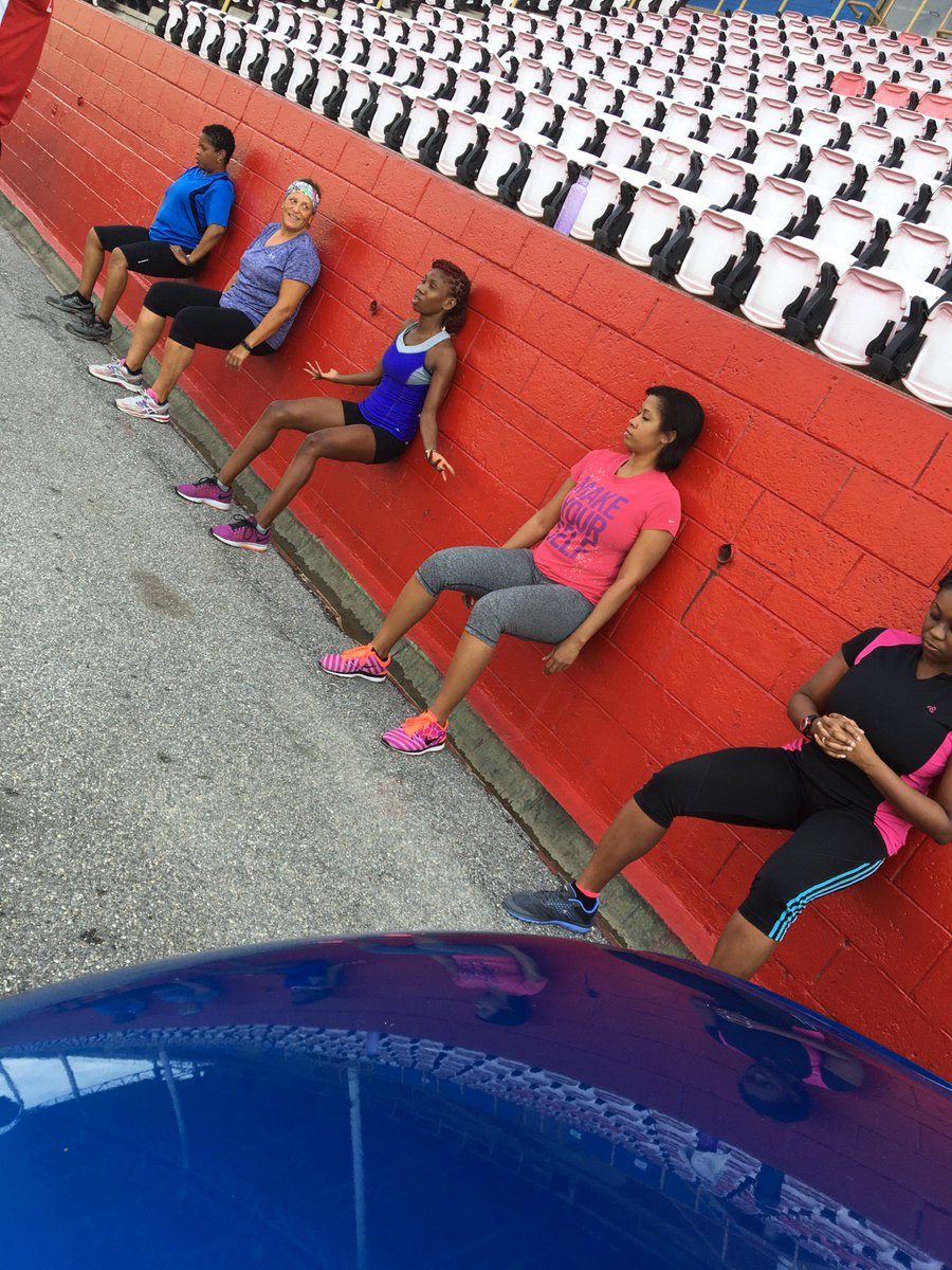 DBodyArchitect's tweet photo. #dbAsesh #wallsits #getit #hustlehard #boutit (@ Jean Pierre Complex) https://t.co/jXJWPU3qDI https://t.co/NkkAk4Q4CY