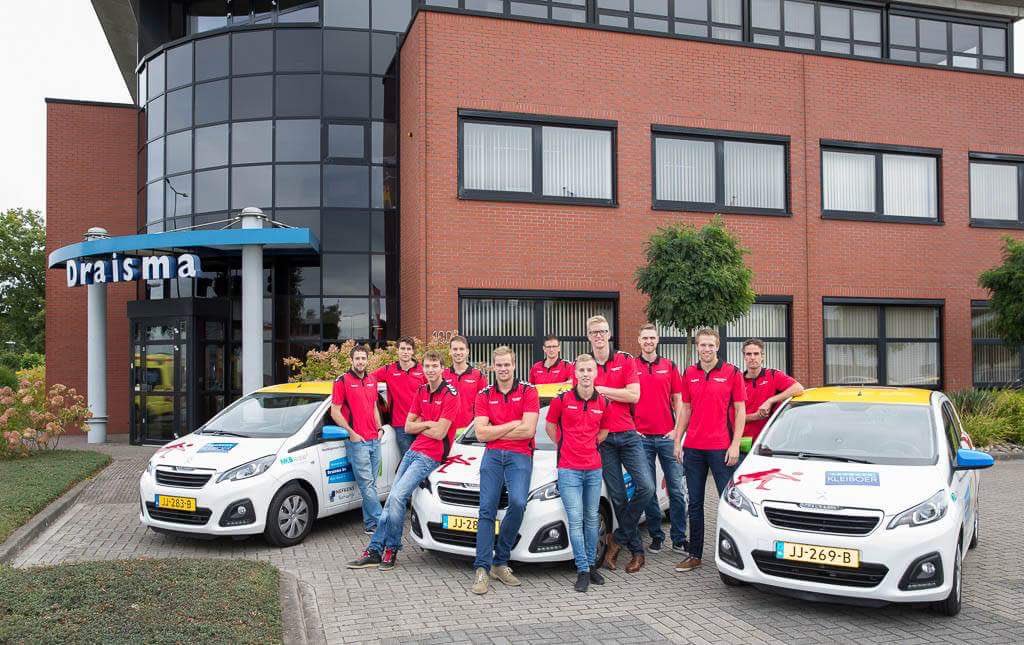 Draisma Dynamo H1 zet hoofdsponsor Draisma in het zonnetje tijdens eerste wedstrijd. <a href="/Draismabv/">Draisma Bouw</a> <a href="/Dynamovolleybal/">Draisma Dynamo Volleybal</a> #eredivisievolleybal